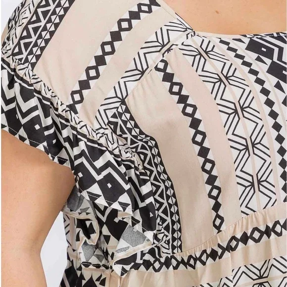 ⭐️Black and White Boxy Cap Sleeve Blouse - Picture 2 of 4